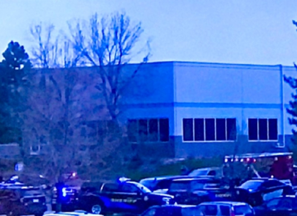 Pucnjava u školi, ima povređenih! Ostale u blizini zatvorene, policija traga za trećim napadačem! (FOTO)