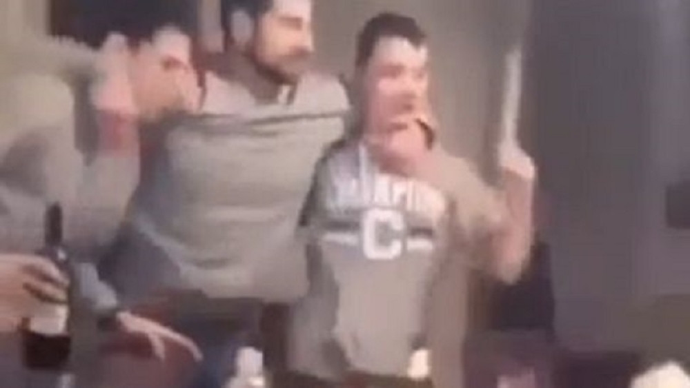 Jelo se, pilo i pevalo, a kad su "opleli" užičko kolo, počelo je da gori! Ali bukvalno! (VIDEO)