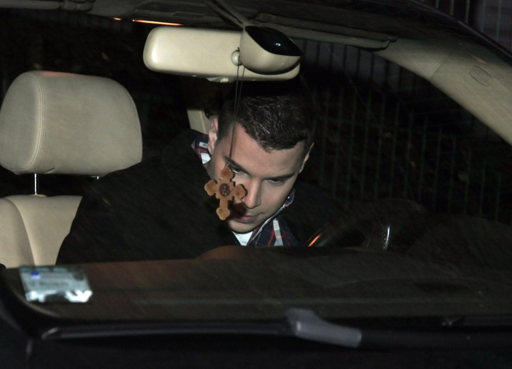 Pevač izazvao SKANDAL u avionu! Stjuardesa BESNELA na njega, svi zanemeli!