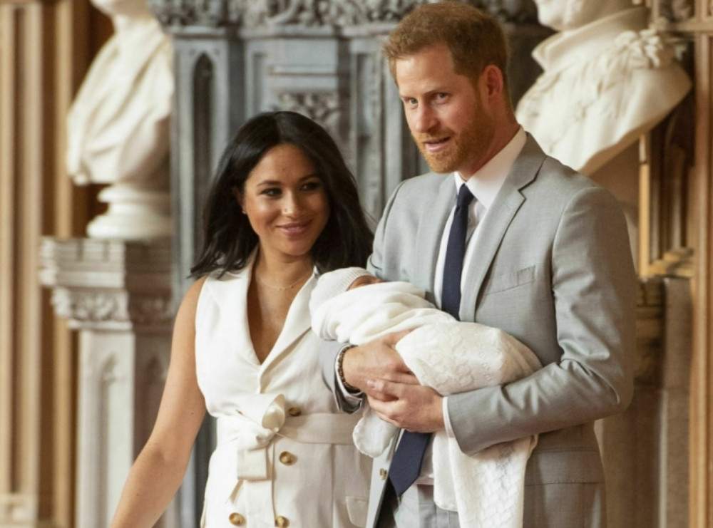 BBC HITNO otpustio voditelja zbog žestoke uvrede bebe princa Harija i Megan! (FOTO)