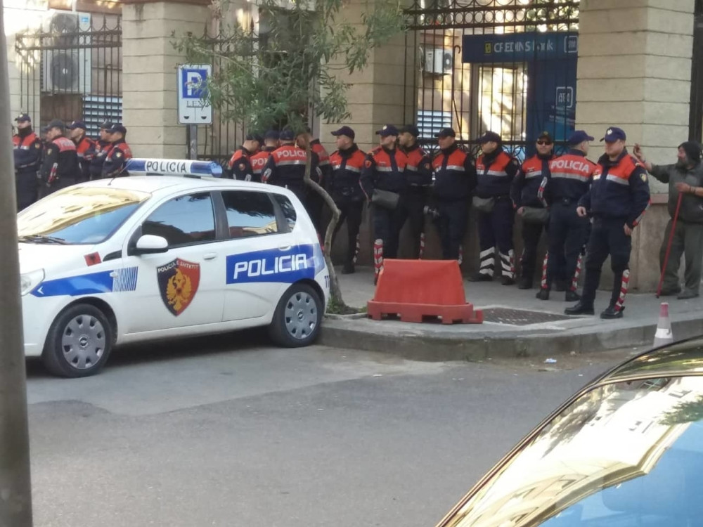 Albanci pravili HAOS na ulicama, tukli se sa policijom, pokušavali da napadnu predsednika Srbije (FOTO/VIDEO)