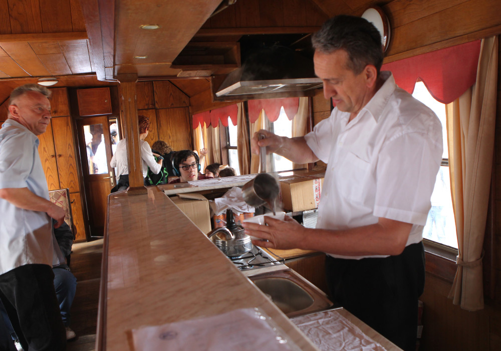 Obmanjuju nas u restoranima i kafanama, a da toga nismo ni svesni! Zgrću milione preko naše grbače, ovako postajemo njihove ŽRTVE!