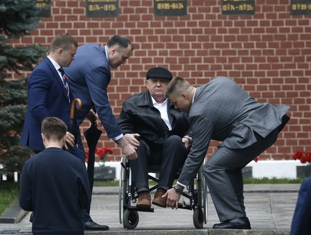 Bio je lider najmoćnije zemlje na svetu, sada se pojavio posle mnogo godina, nikada ga ne biste prepoznali! (FOTO)