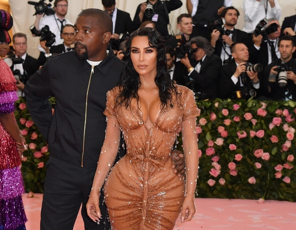 Nošenje steznika može OPASNO UGROZITI zdravlje žene! Ne ugledajte se na Kim Kardašijan!