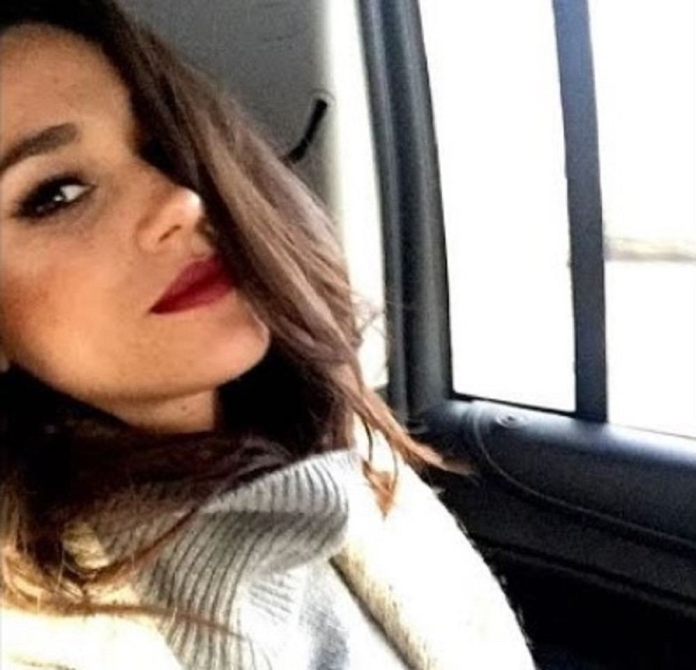 Njene odevne kombinacije su neprikosnovene! Žene širom sveta se dive njenom stilu, a evo i zašto!