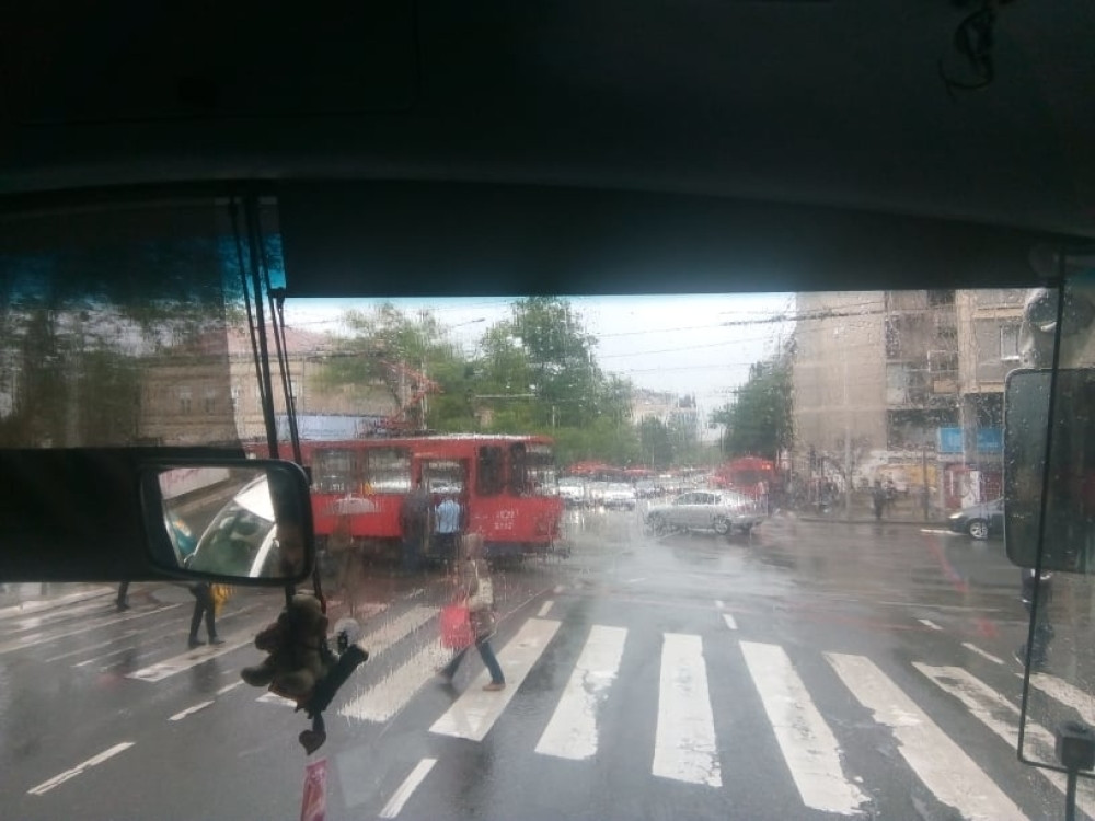 Tramvaj pun putnika stao na raskrsnici i izazvao kolaps