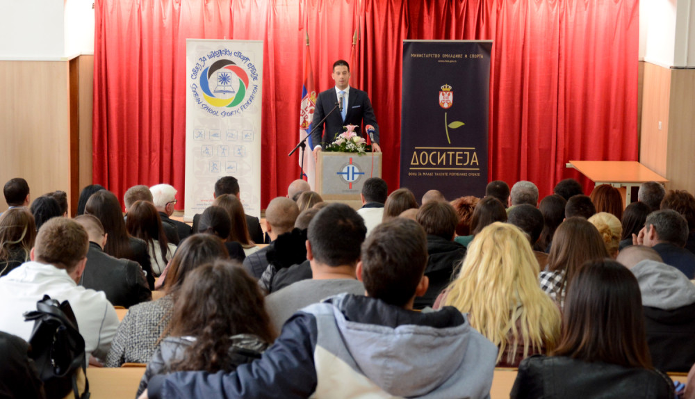 Udovičić u Kosovskoj Mitrovici uručio stipendije mladima