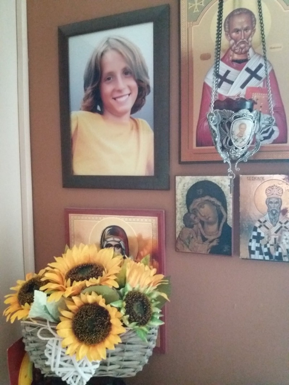 "Samo da ti javim da sam živa, ubraću one majske trešnje koje si voleo..."