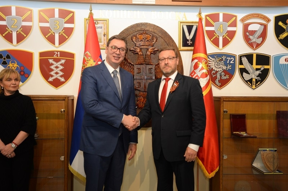 Na vojnu paradu stigao Putinov čovek OD POVERENJA, doneo spasonosnu poruku za Srbiju!