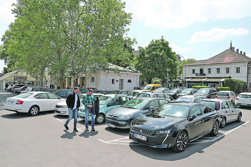Nelegalna naplata na bivšem parkiralištu JKP „Parking servis“ u Zemunu (FOTO)