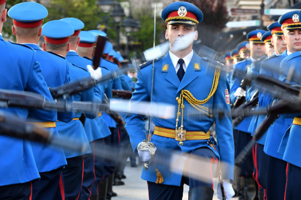Garda izvela čuveni egzercir, publika prestala da diše dok su igrali SMRTONOSNI PLES! (VIDEO)