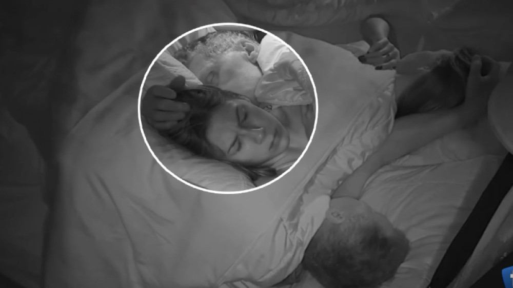 Prvi s*ks Milijane i Milojka! Pribio se uz nju i počeo da je trese! Obrisala se i vratila u krevet! (VIDEO 18+)