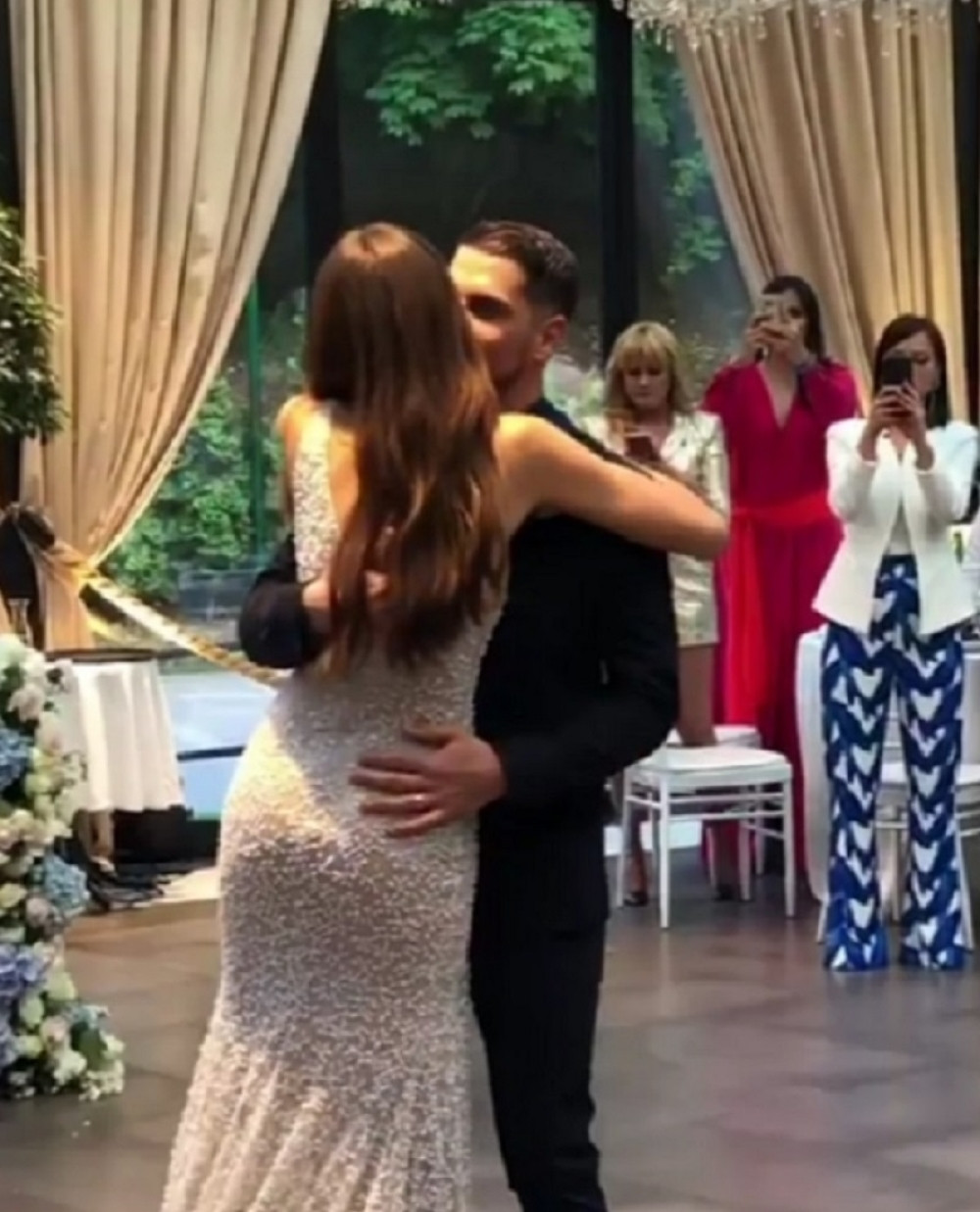 Manekenka izgovorila "da", promenila 3 VENČANICE, a tek da čujete koliko je koštala svadba!