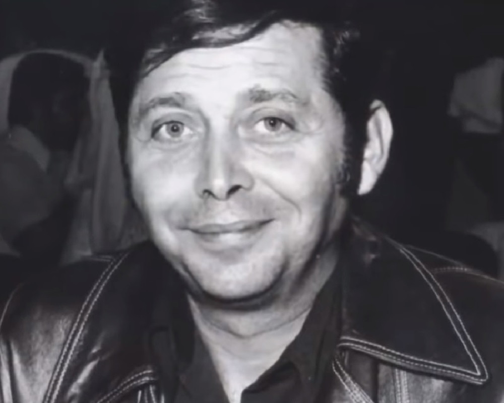 Slavni reditelj pronađen umotan u čaršav sa žicom oko vrata: Svete, upoznaj njegovog ubicu! (VIDEO)