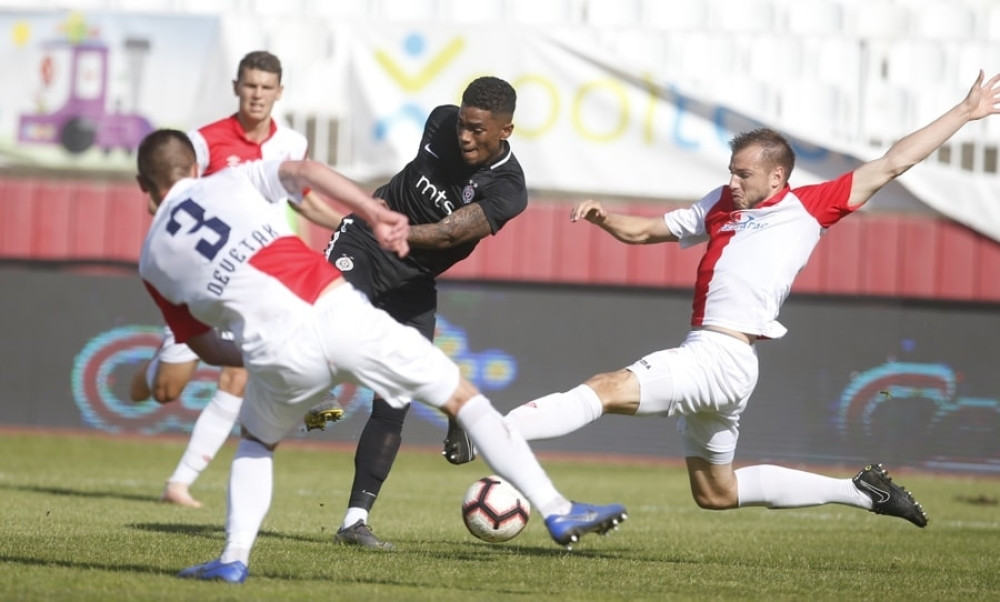 Fudbaleri Partizana i Vojvodine izašli u istim uniformama! (FOTO)