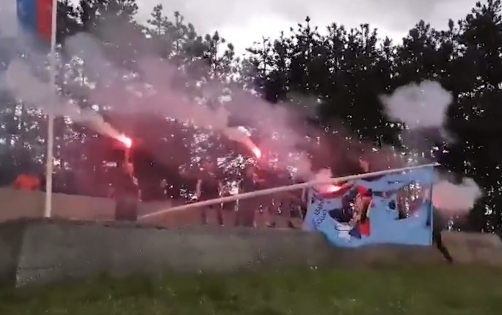 Zapalili zastavu SPO kod spomenika Draži Mihailoviću! (FOTO/VIDEO)