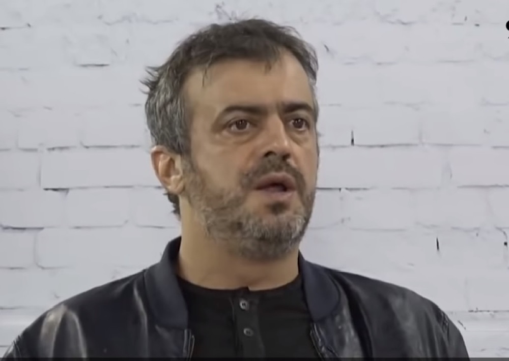 Čija mama nosi bundu ispod Plavog mosta?