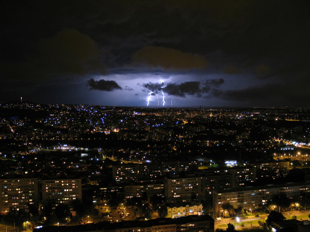 Ako se tokom oluje i grmljavine tresete od straha, ne možete da dišete i znojite se, imate ozbiljan problem!