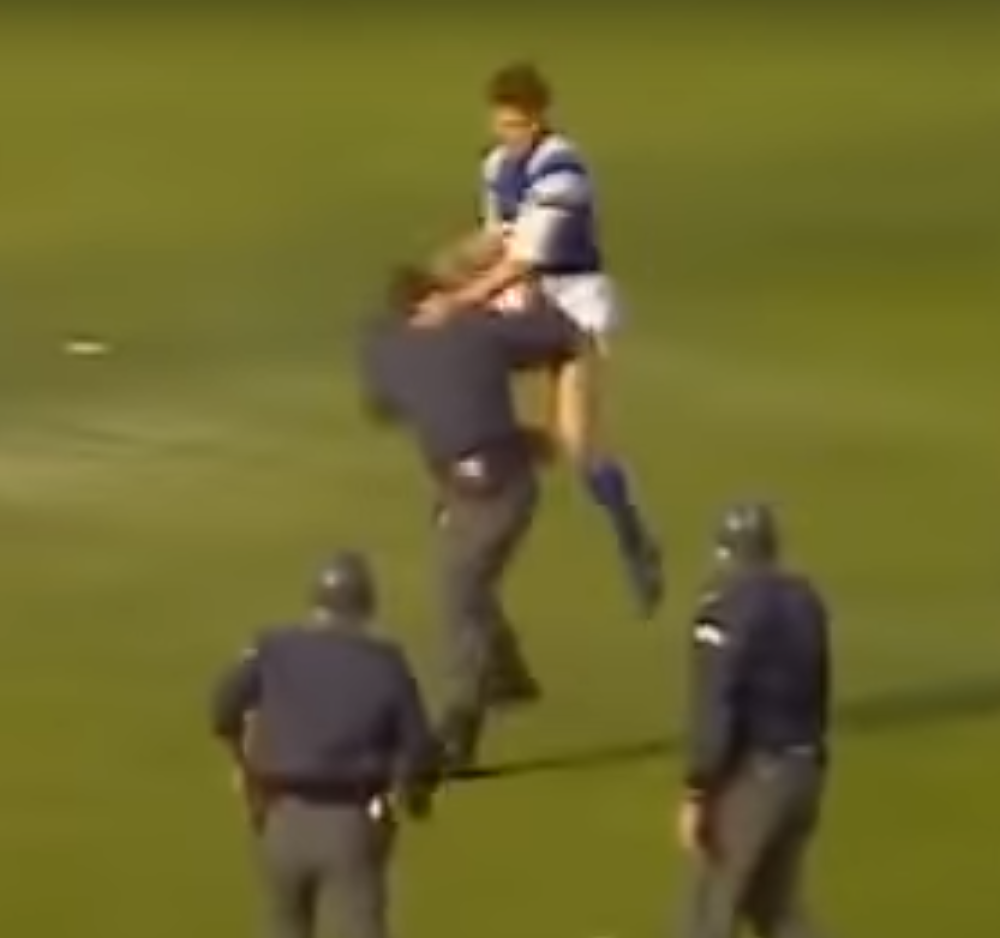 "Napao sam policajca i ušao u svlačionicu Zvezde, a onda..." (VIDEO)