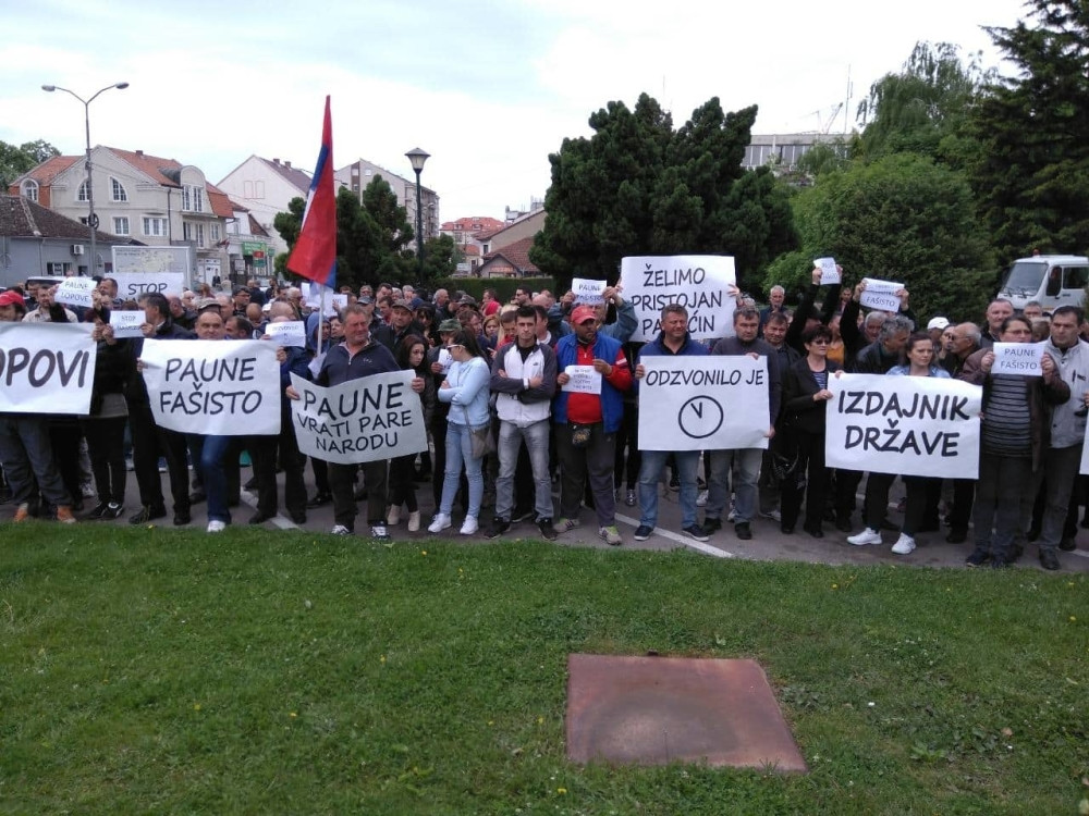 Novi protesti protiv Paunovića, gradom odzvanja: "Paune, fašisto!" (FOTO)