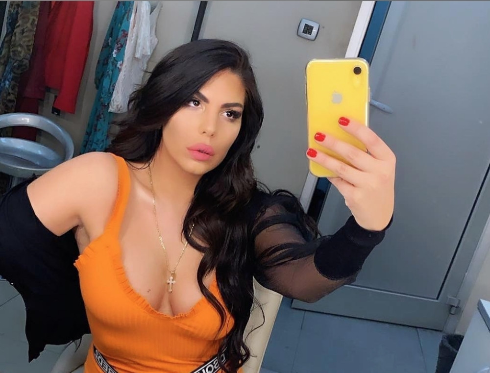 Nina Prlja se skinula u kupaći, a onda joj je pred punom plažom ispala bradavice! (FOTO 18+)