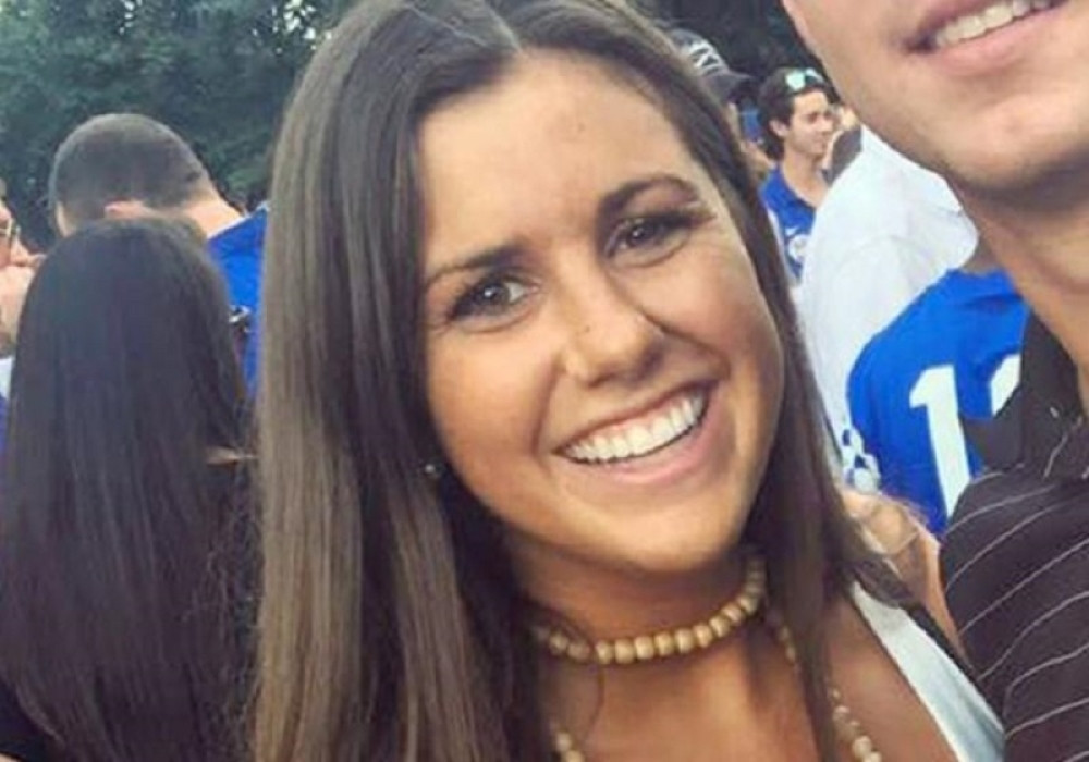 Devojka koja voli dobru zabavu probala da napravi idealnu sliku, pa pala sa solitera, život joj je spasilo OBIČNO ĐUBRE! (FOTO)