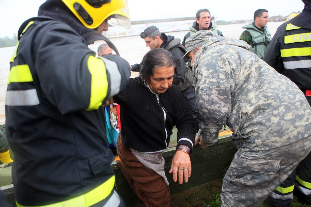 Bosnu guta voda, klizišta čupaju zemlju, Tuzla potopljena, iz Civilne zaštite kažu da će biti još gore!