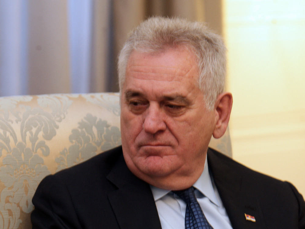 Toma se povukao iz medija, javnost misli da je "digao sve četiri u vis", a on kopa i rukama i nogama za Srbiju!