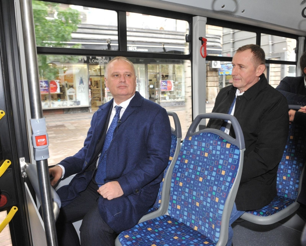 Vesić saopštio vest koja će korisnicima gradskog prevoza izmamiti osmeh na lice!