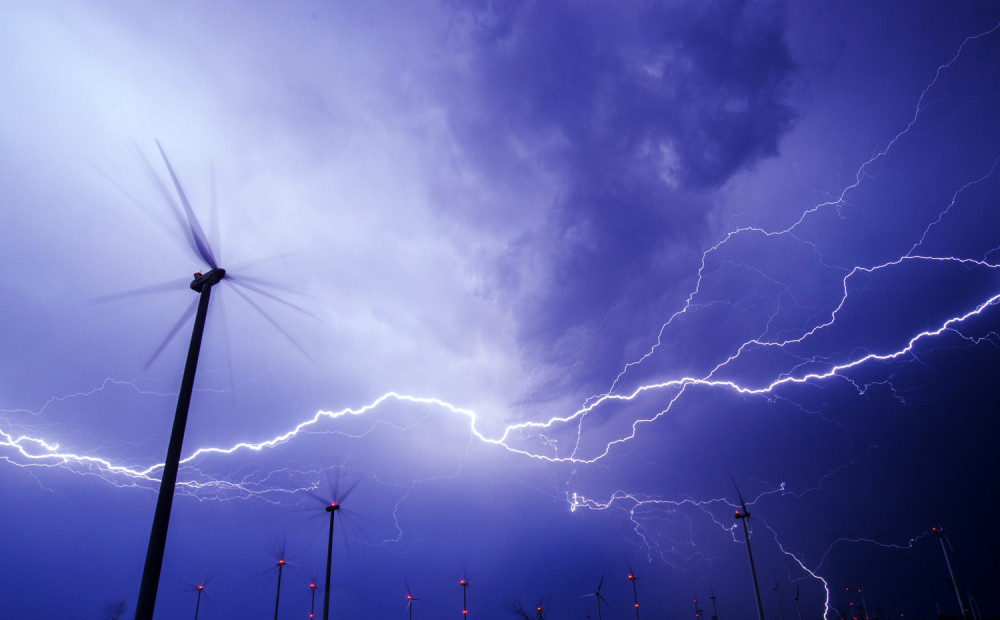 Plašite li se grmljavine? Uradite sledeće stvari kako biste se zaštitili!