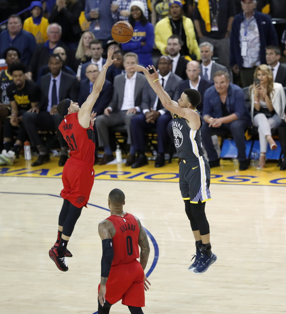 Kari izdominirao za pobedu Golden Stejta posle preokreta! (FOTO + VIDEO)