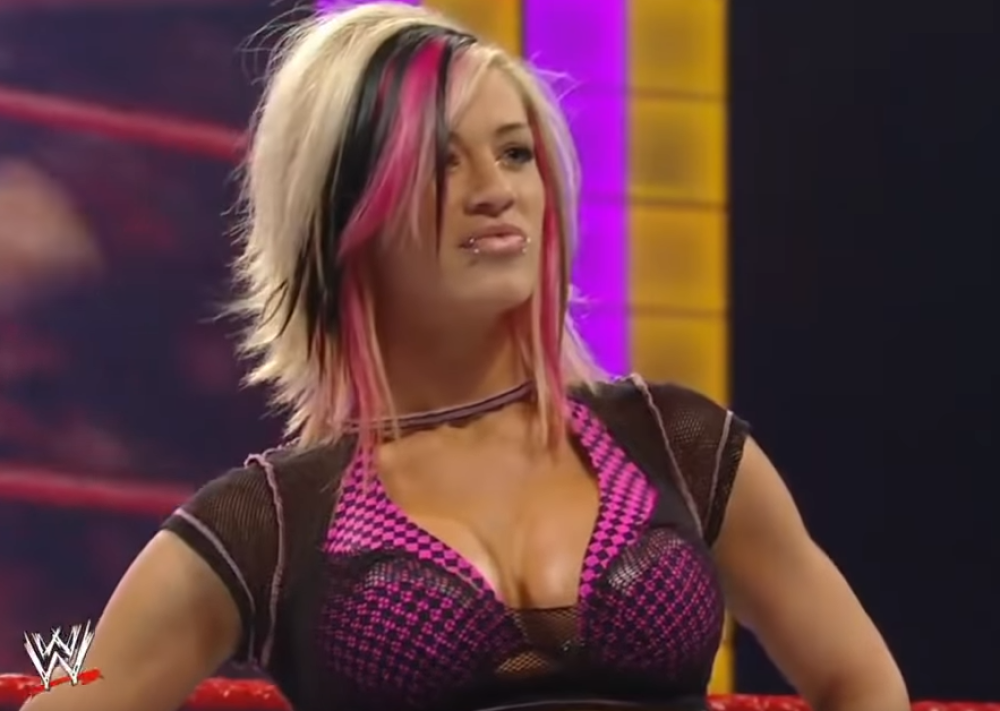 Za kratko vreme ostavila neizbrisiv trag, preminula profesionalna rvačica! (FOTO + VIDEO)