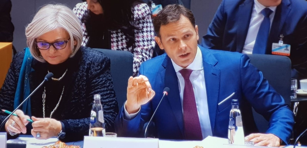 Srbija uspela da zameni deo skupog dolarskog duga za jeftinije finansiranje u evrima