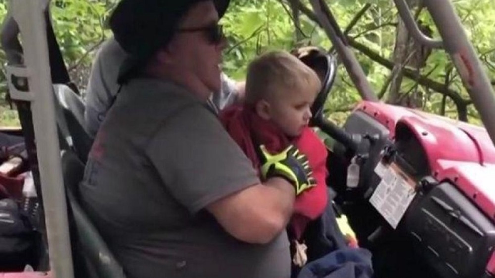 Dečak (1) preživeo tri dana u divljini sa medvedima: To je pravo čudo! (FOTO)