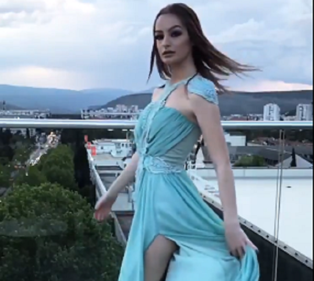 Svojom lepotom očarala sve od Podgorice do Beograda, ali kad su ljudi videli s kim se pojavila na maturi - ostali su bez teksta!