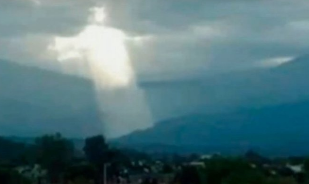 Slika ovog BOŽJEG ČUDA se širi internetom munjevitom brzinom! Pogledajte magiju koja je postala VIRAL za pet sekundi!