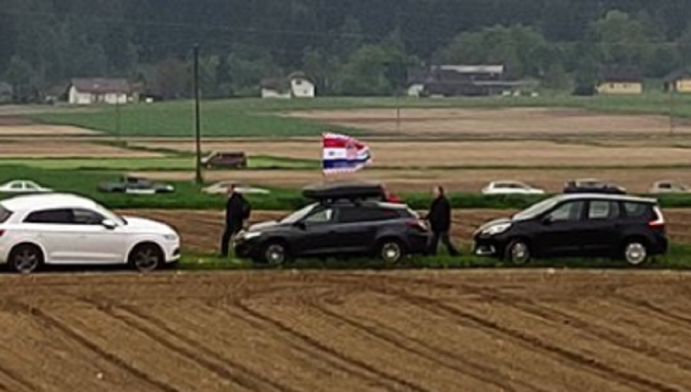 Sudija i porota bili su nemilosrdni, a OVAKO  je objasnio zašto je podigao desnu ruku!