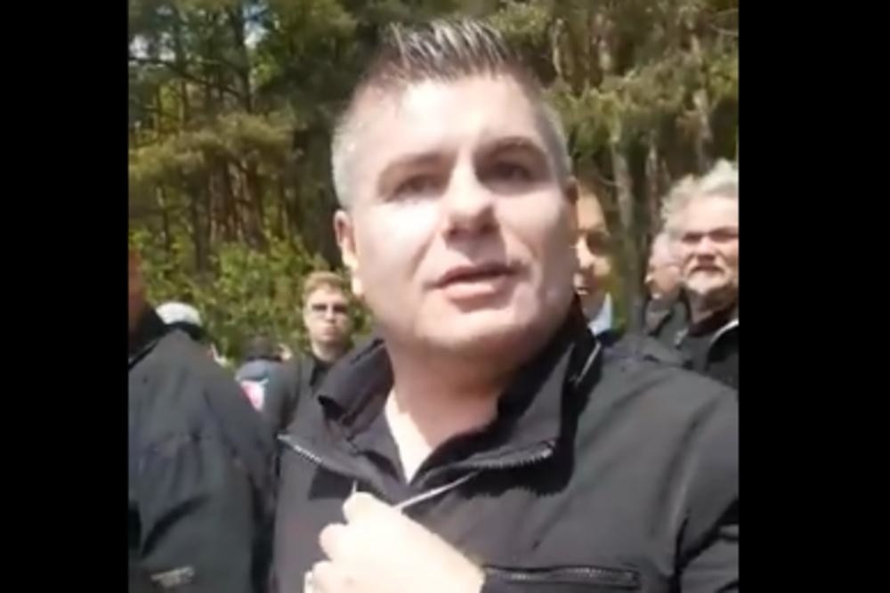 Ustaša diluje drogu, mrzi Srbe, a sad je pljuvao novinare u Blajburgu! (VIDEO)