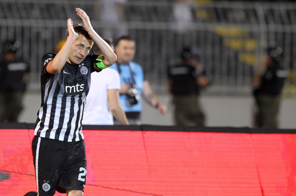 Ceo stadion je ustao kada je Saša Ilić napustio teren! Crno-beli se trifumfom oprostili od legende! (FOTO + VIDEO)