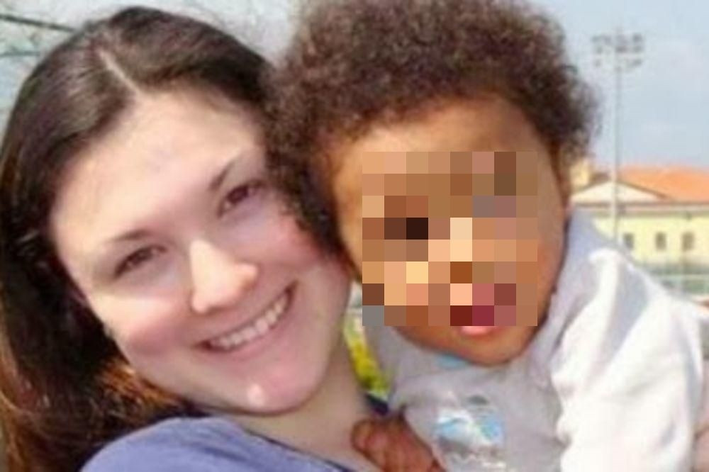 Žena ostala trudna gledajući p*rno film?! Muž otišao u vojsku, a posle devet meseci otkrili su na koga dete liči!