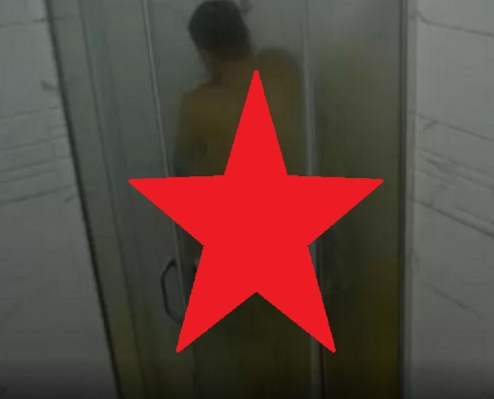 Žestok se*s u tuš-kabini, njeni uzdasi odzvanjali Belom kućom! (VIDEO)