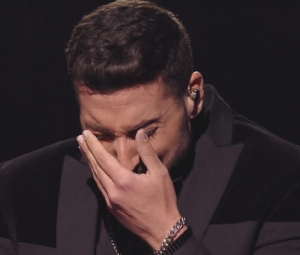 On je PLAKAO NA SCENI bez prestanka! Nije mogao da veruje da mu se to dešava! (FOTO)