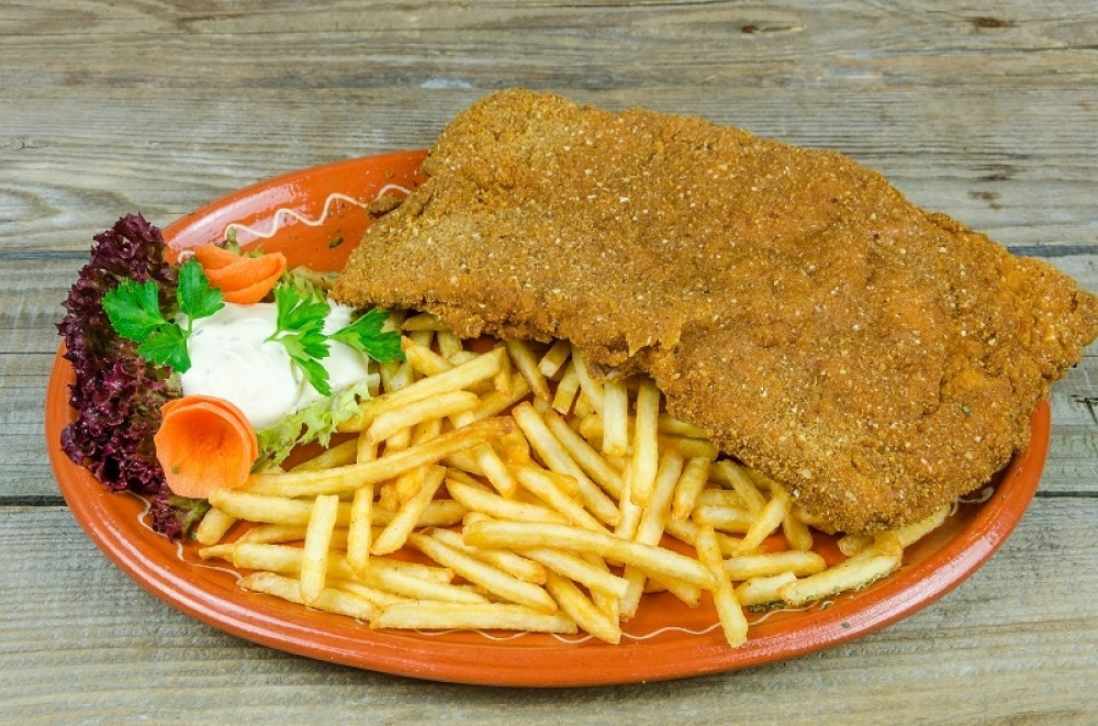 Napravite bečke šnicle za manje od 40 minuta uz par trikova, a ukus će oduševiti vaše ukućane! (RECEPT)