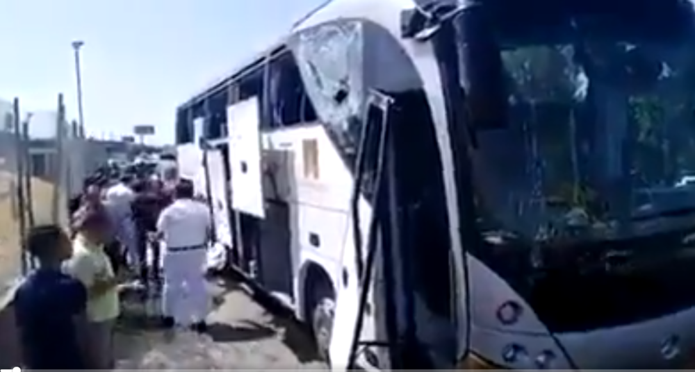 Bačena bomba na autobus sa turistima u Egiptu, gomila povređenih! (FOTO)