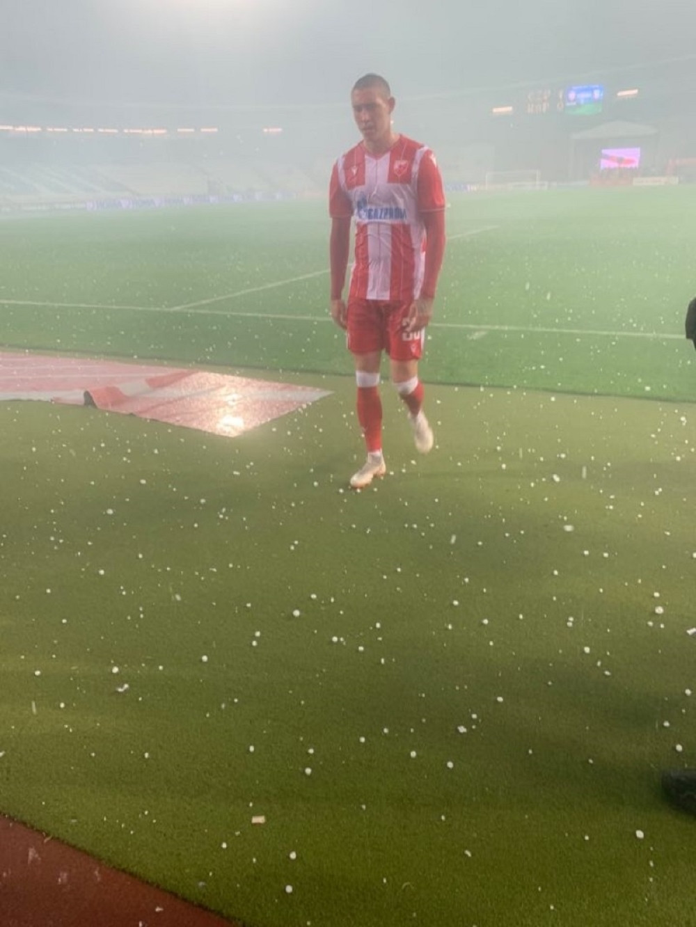 Padao žestoki grad, veličine jajeta i prekinuo Zvezdinu žurku na Marakani! (FOTO + VIDEO)