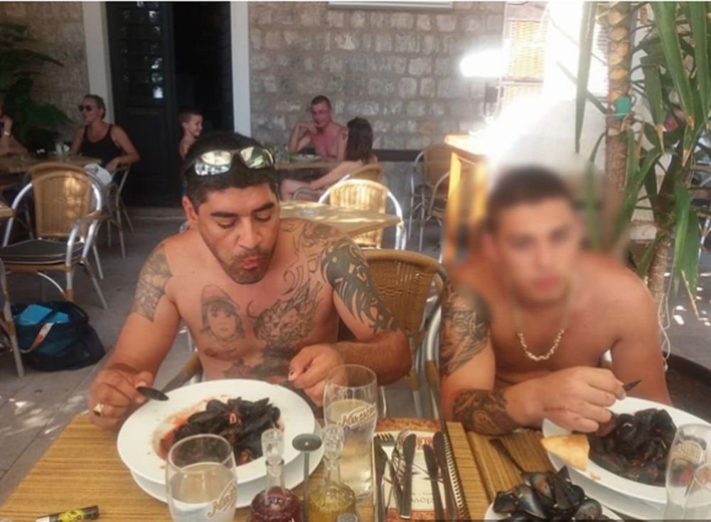 Jedni pred drugima izvodili erotske plesove, lizali šlag sa cipele, išli na Ostrog, pa sve kačili na društvene mreže! (FOTO)