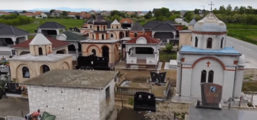 Na trećem spratu su Srbi i Vlasi, ZAPANJIĆETE se kada vidite ko je sahranjen na prva dva! Treći etaž podigao predak slavnog rokera! (VIDEO)