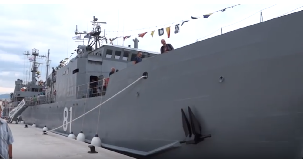 Albanska i kosovska vojska pod punom opremom iskrcala se na obalu, cilj grad u kome su Srbi nekad bili većina