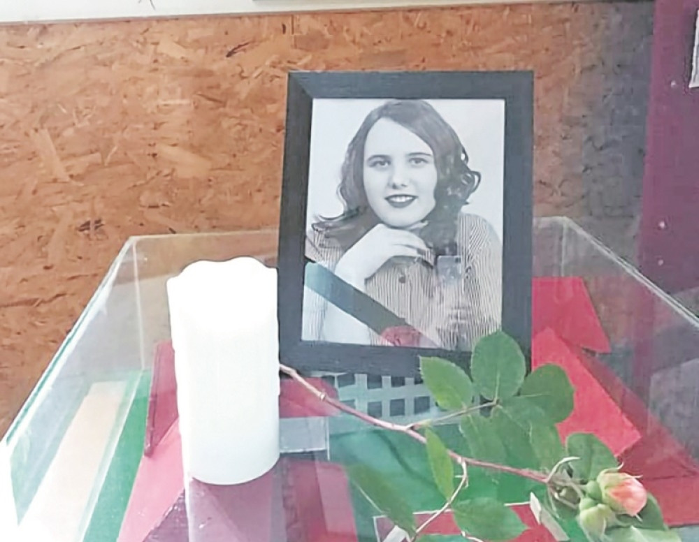 Pisala po obrazima, pa se fotografisala, a rečenica koju je objavila uoči samoubistva otkriva veliku TUGU (FOTO)