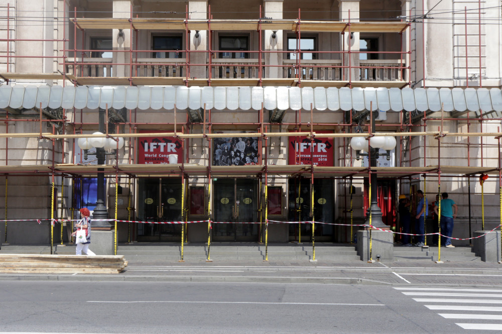 Glumac udario šamar balerini, došla i policija!